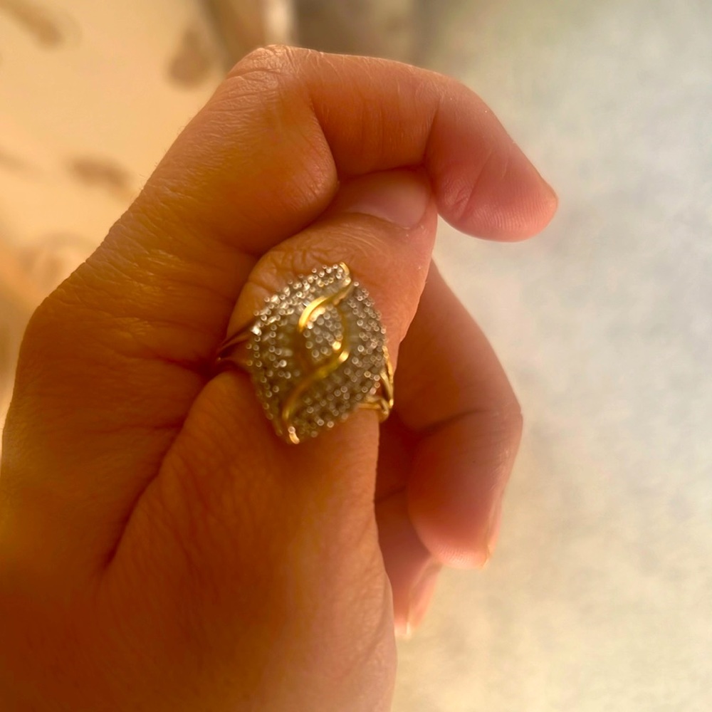 COPY - Diamond chip women's ring 10-carat gold size 8-9